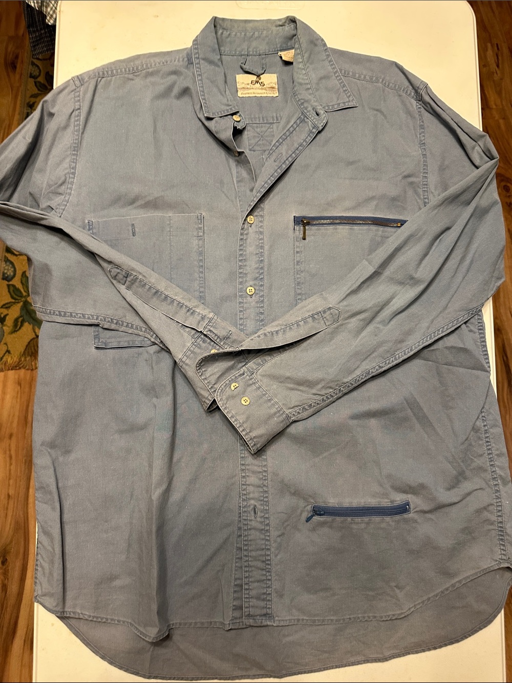 Eastern Mountain Sports Light Blue Casual Button-Down Shirt